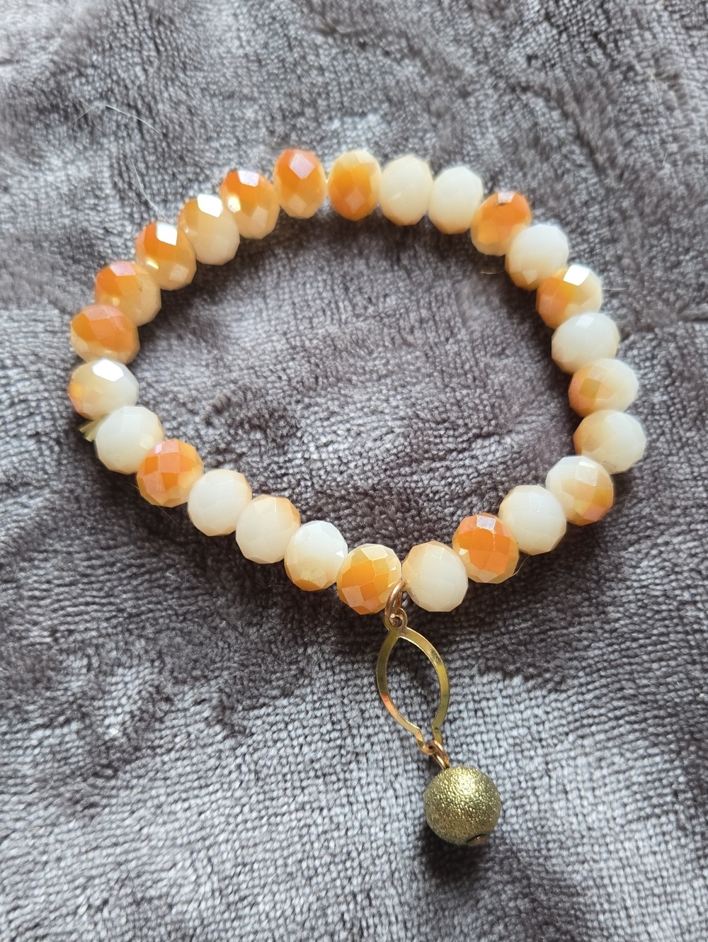 Stretchy Faceted Orange & Cream Beaded Stretch Bracelet with Gold Charm Dangle - Picture 1 of 4